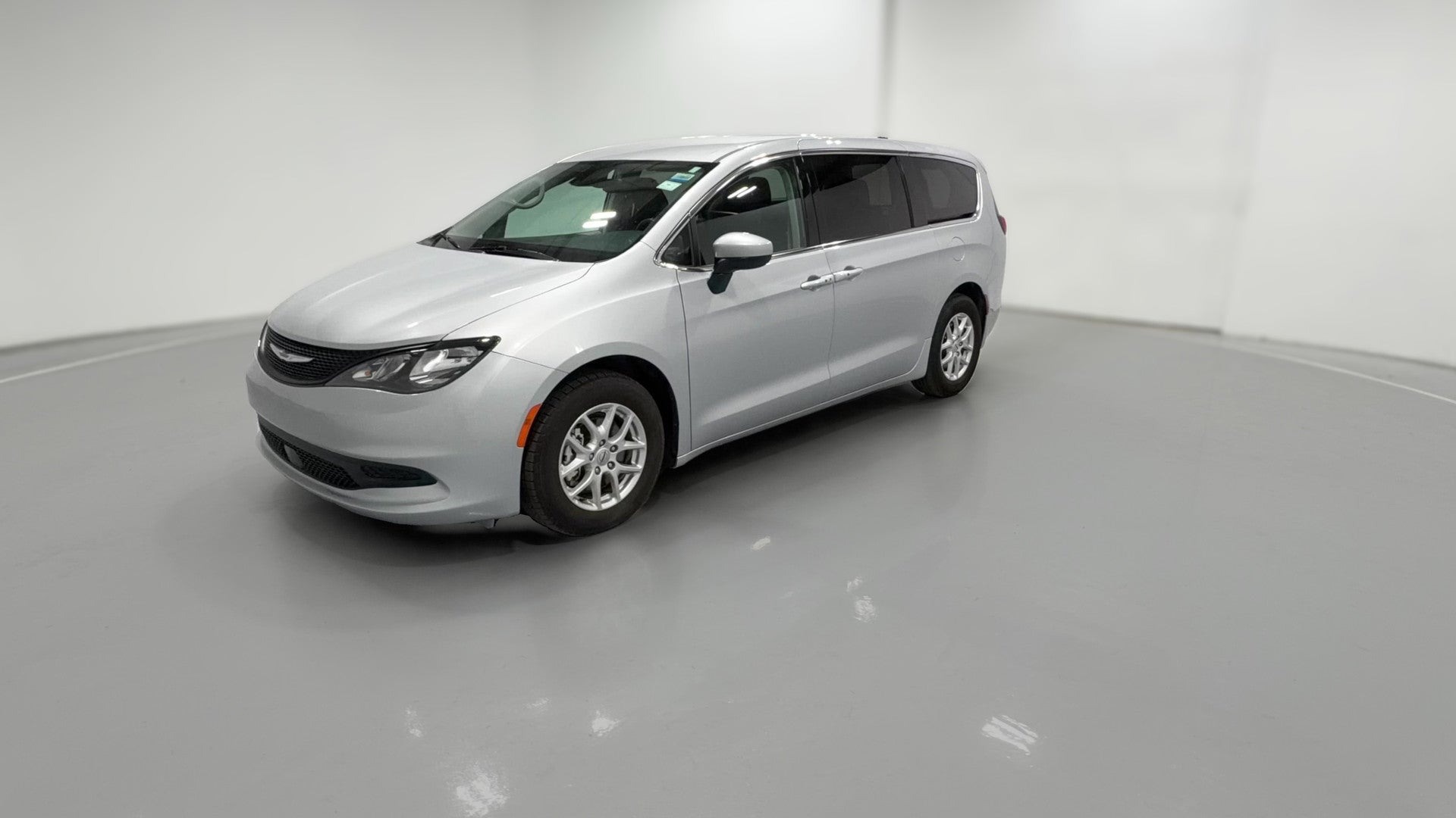 2023 Chrysler Voyager vehicle photo