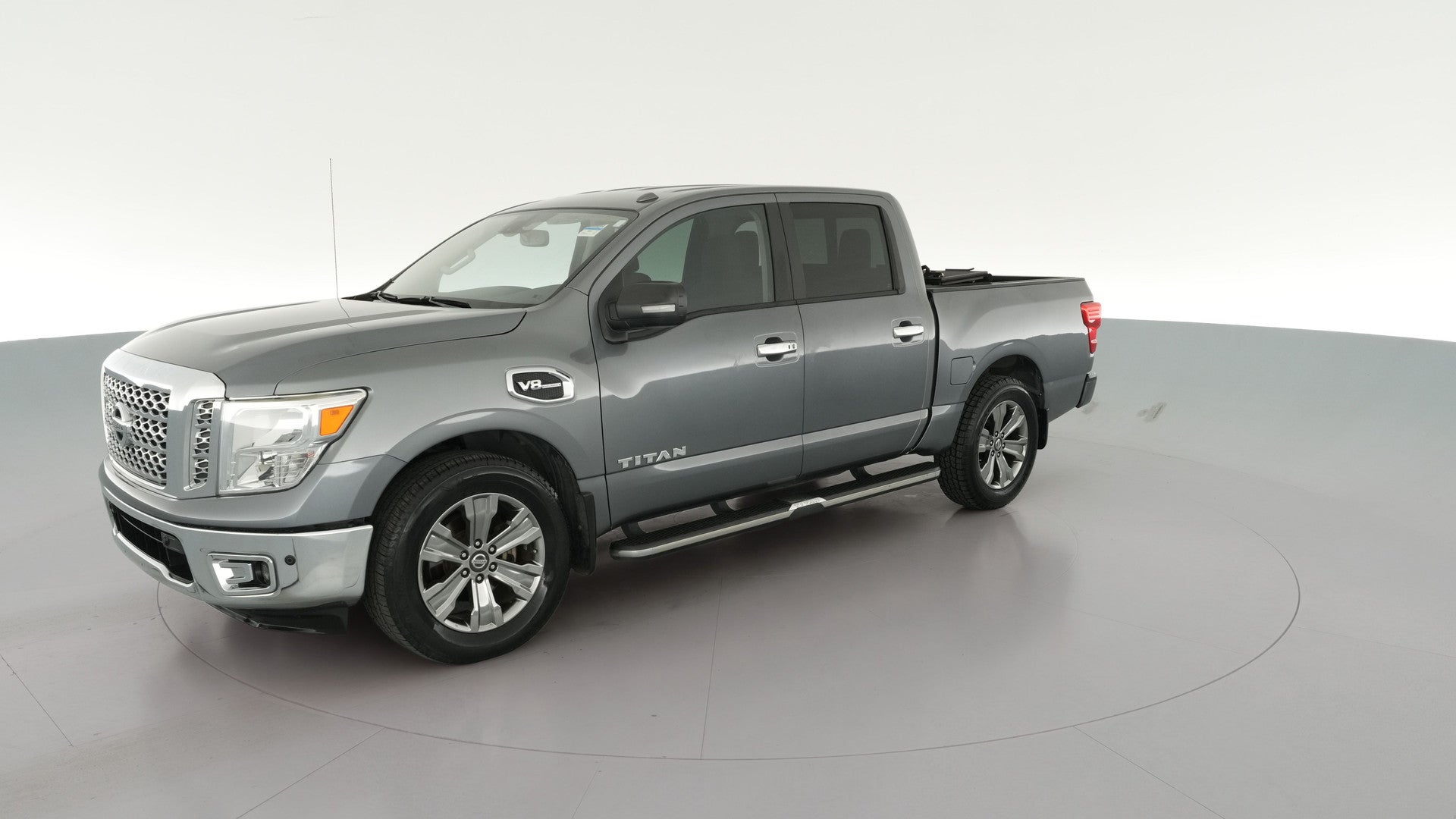 2017 Nissan Titan Crew Cab vehicle photo