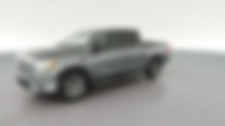 2017 Nissan Titan Crew Cab vehicle photo