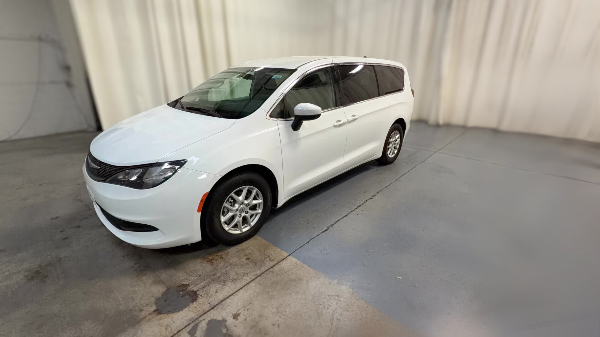 2022 Chrysler Voyager vehicle photo
