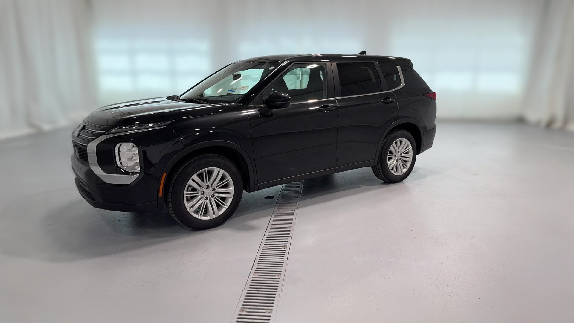 2024 Mitsubishi Outlander vehicle photo