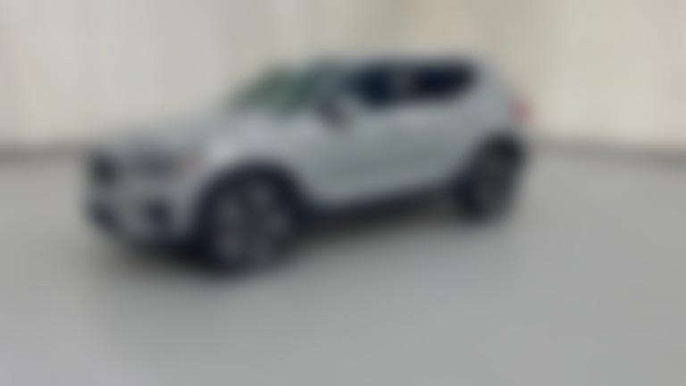 2025 Volvo XC40 vehicle photo