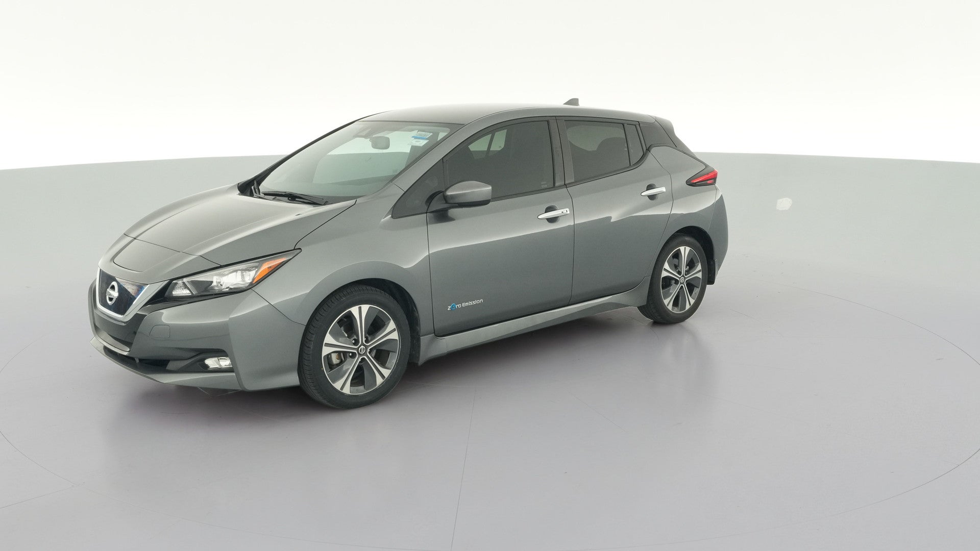 2018 Nissan LEAF vehicle photo