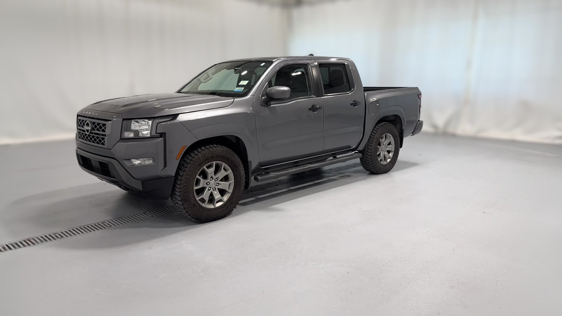 2022 Nissan Frontier Crew Cab vehicle photo