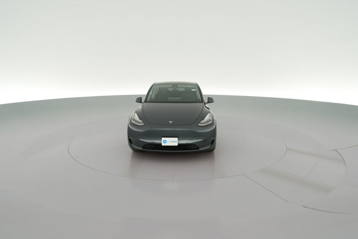2022 Tesla Model Y Long Range All-Wheel Drive in Midnight Silver Metallic — 360° view 1