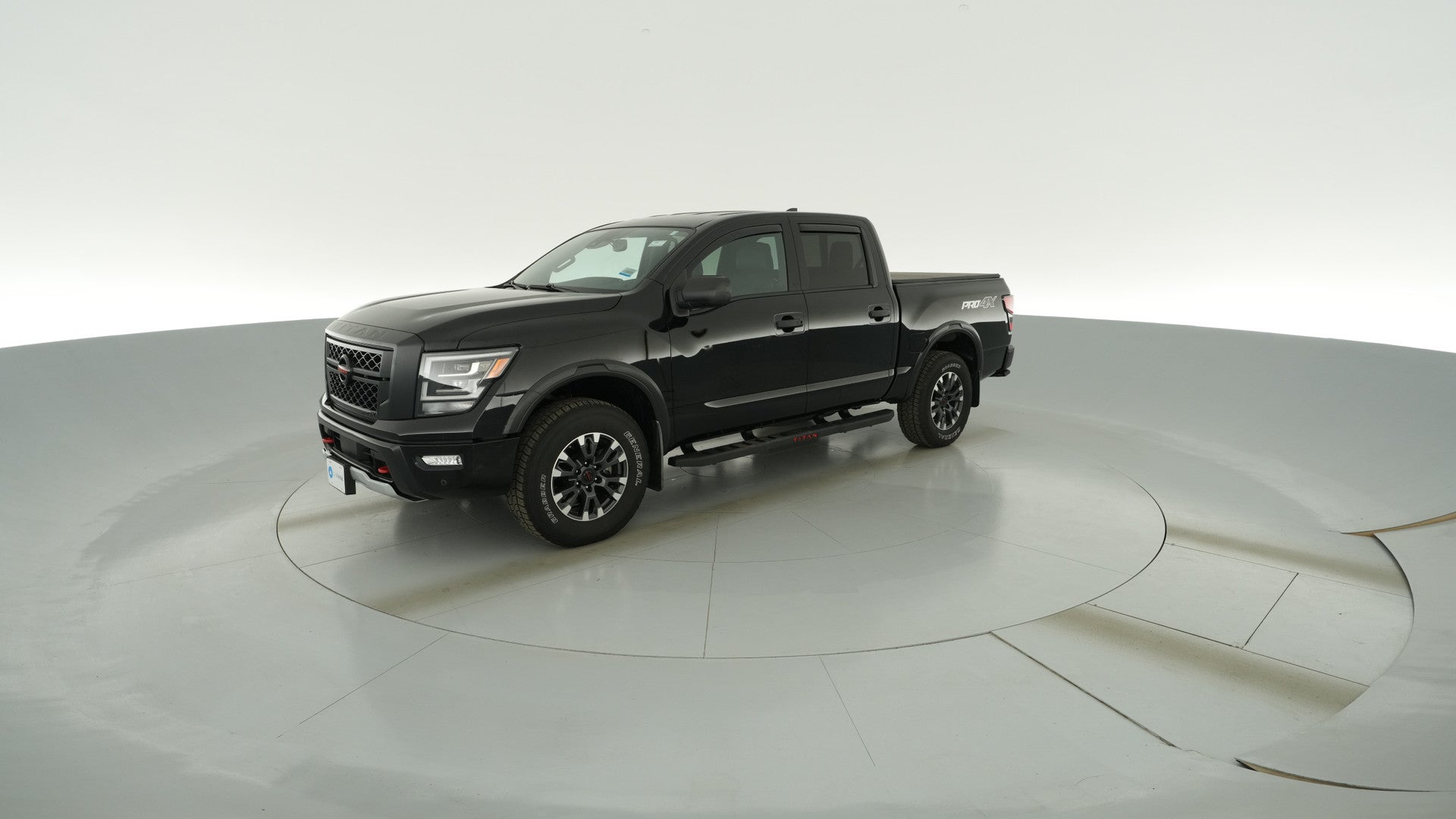 2022 Nissan Titan Crew Cab vehicle photo