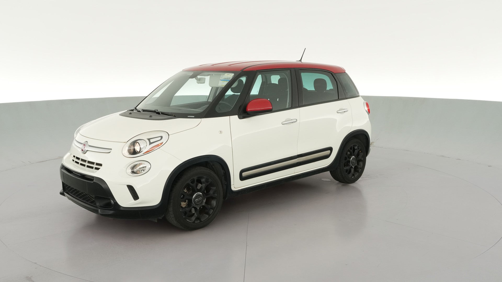 2016 FIAT 500L vehicle photo