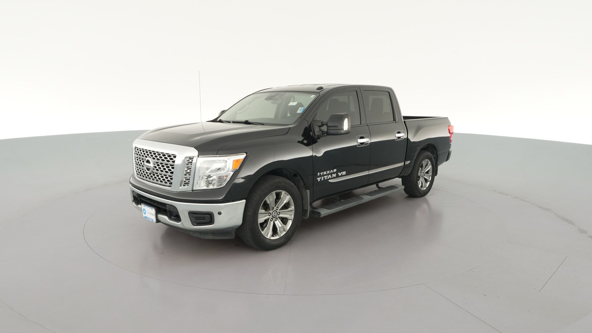 2018 Nissan Titan Crew Cab vehicle photo
