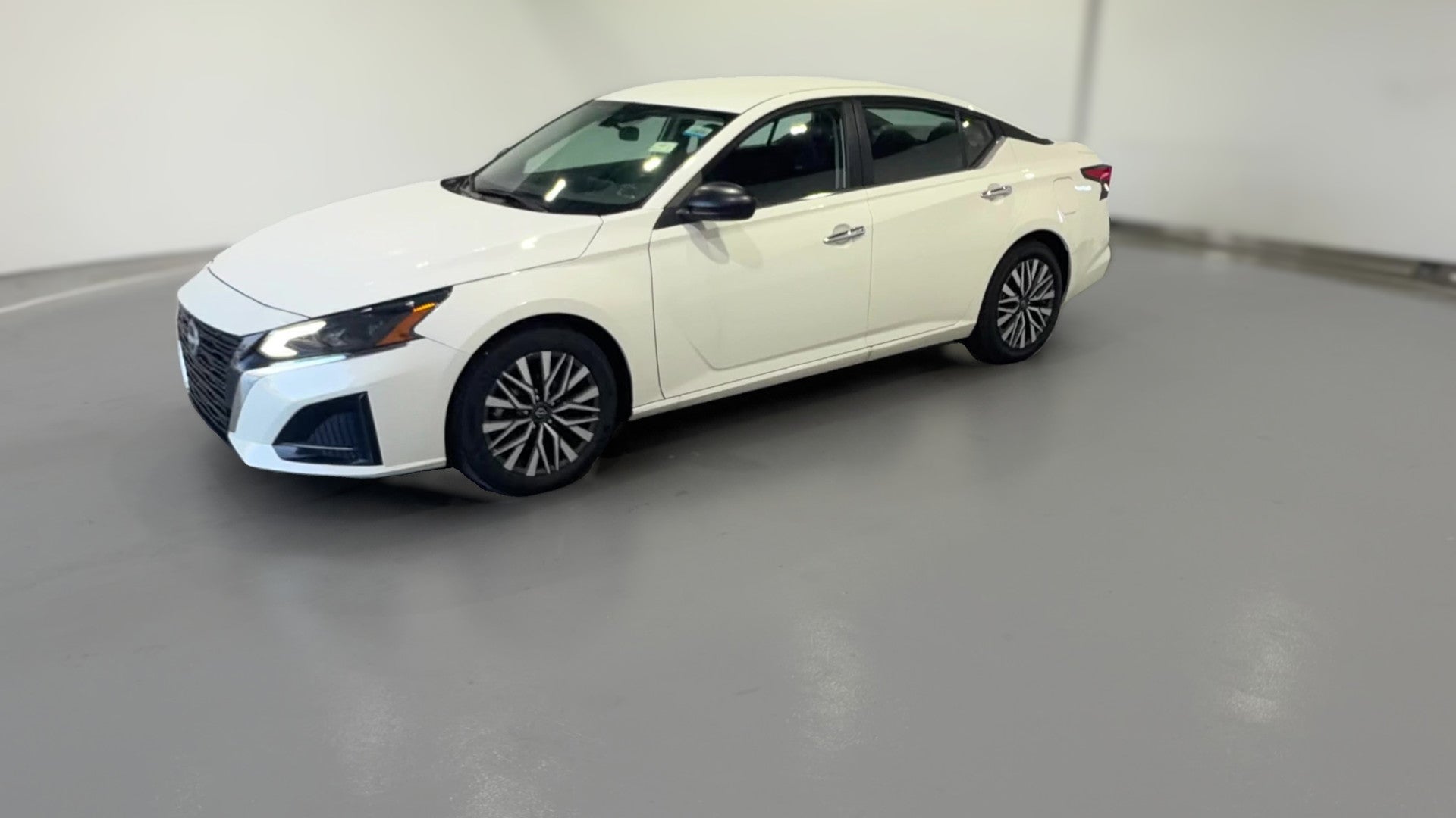 2025 Nissan Altima vehicle photo