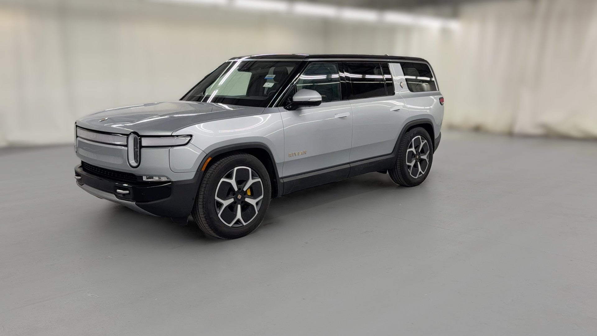 2024 Rivian R1S vehicle photo
