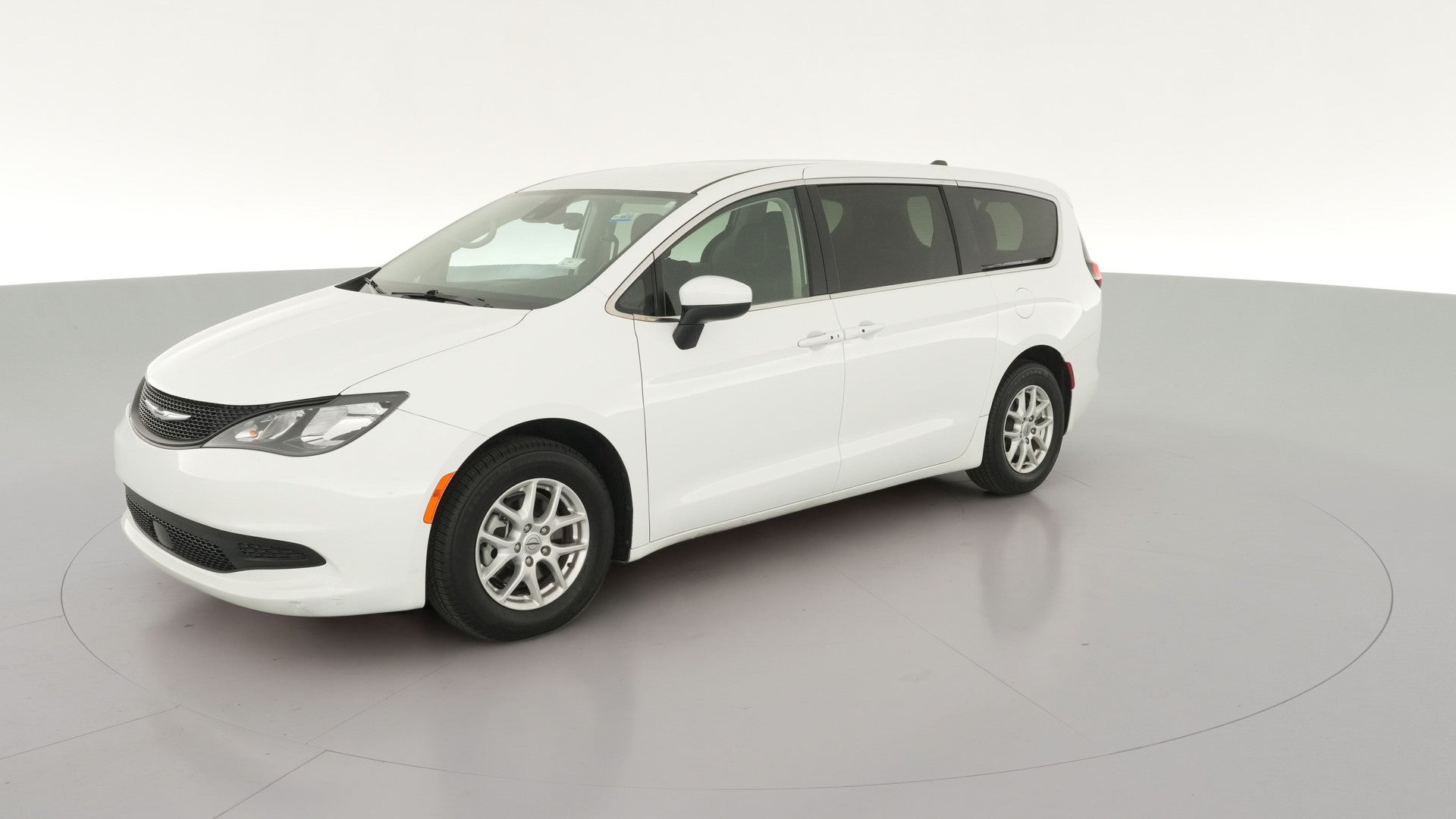 2022 Chrysler Voyager vehicle photo