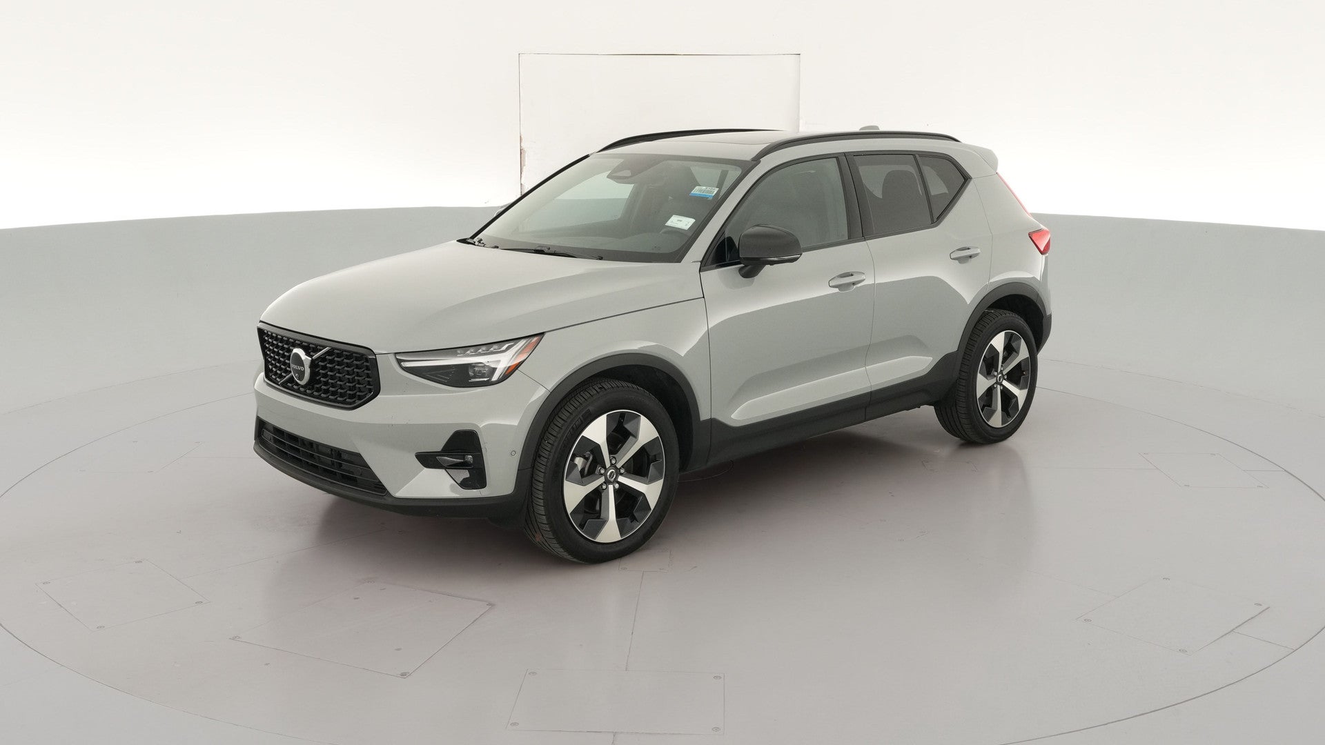2026 Volvo XC40 vehicle photo
