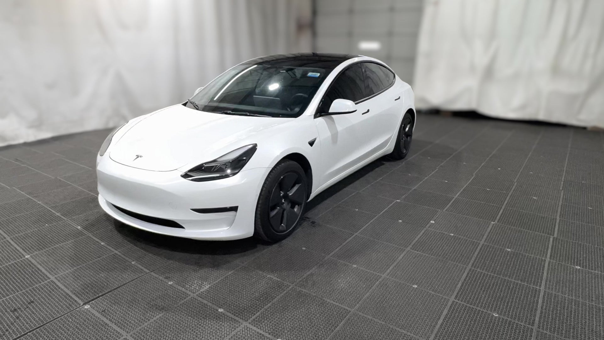 2022 Tesla Model 3 vehicle photo