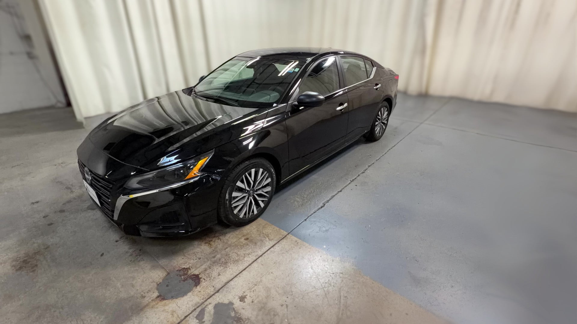 2025 Nissan Altima vehicle photo