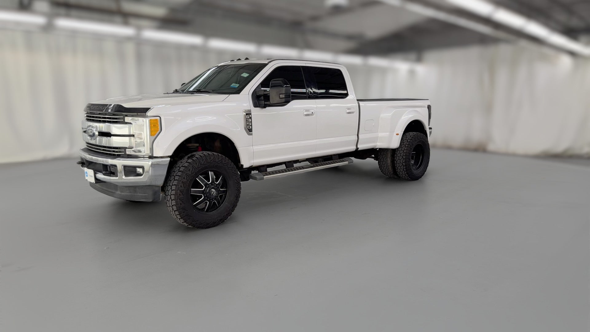 2017 Ford F350 Super Duty Crew Cab vehicle photo
