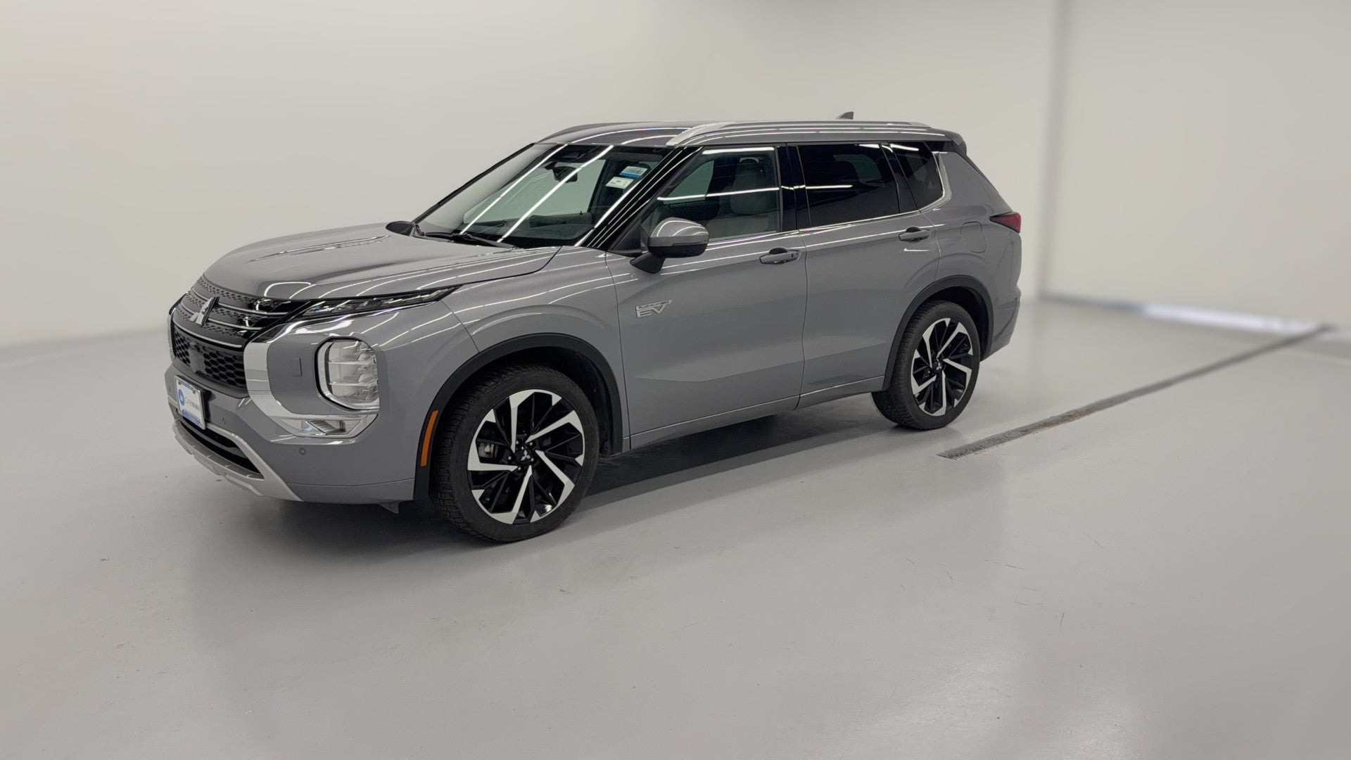 2023 Mitsubishi Outlander PHEV vehicle photo