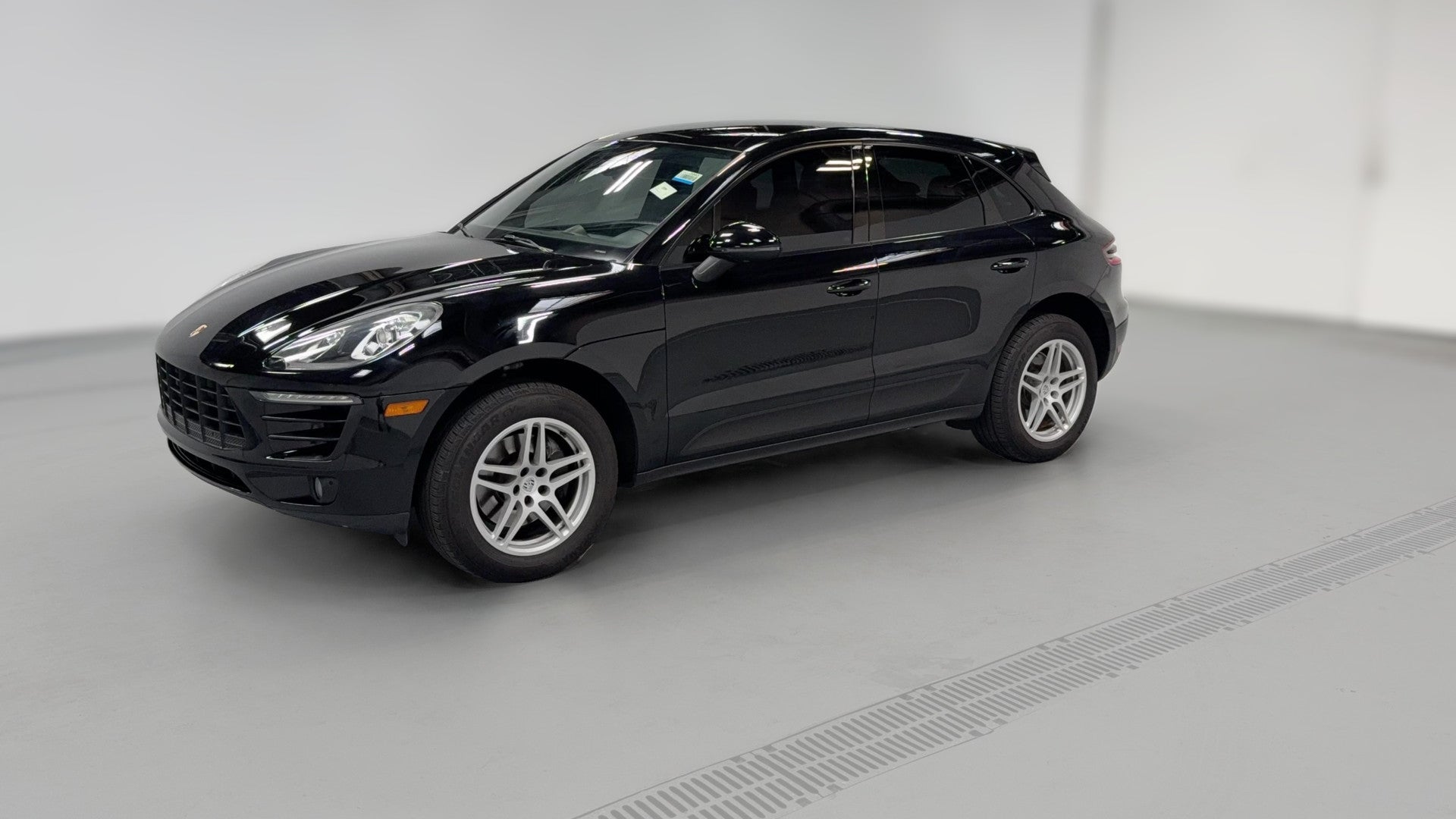 2018 Porsche Macan vehicle photo
