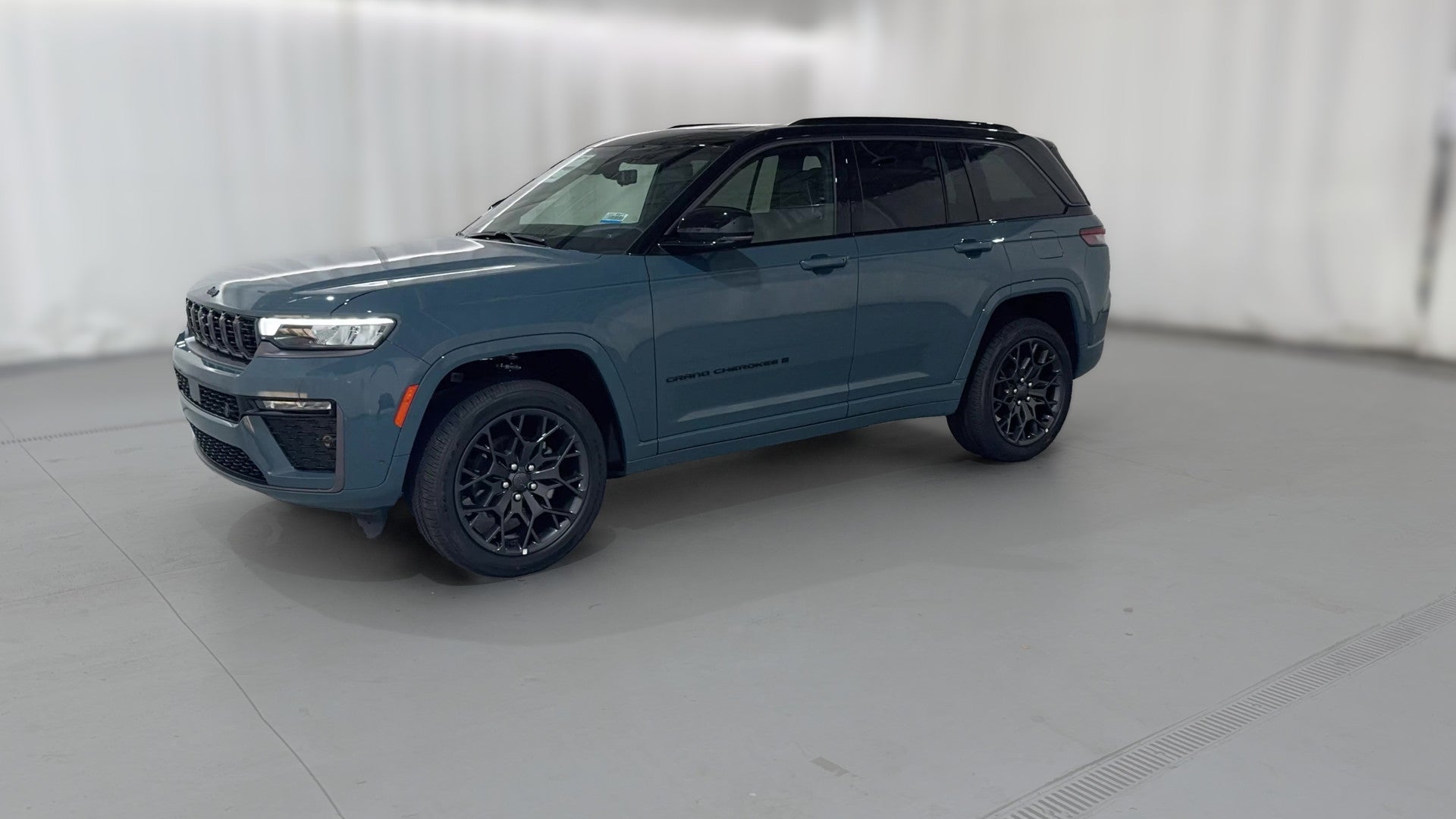 2026 Jeep Grand Cherokee vehicle photo