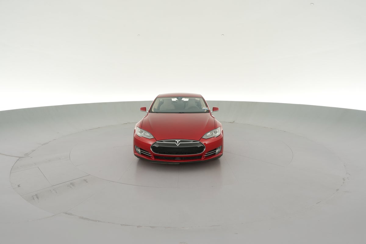 2015 Tesla Model S 85 in Red Multi-coat — 360° view 1