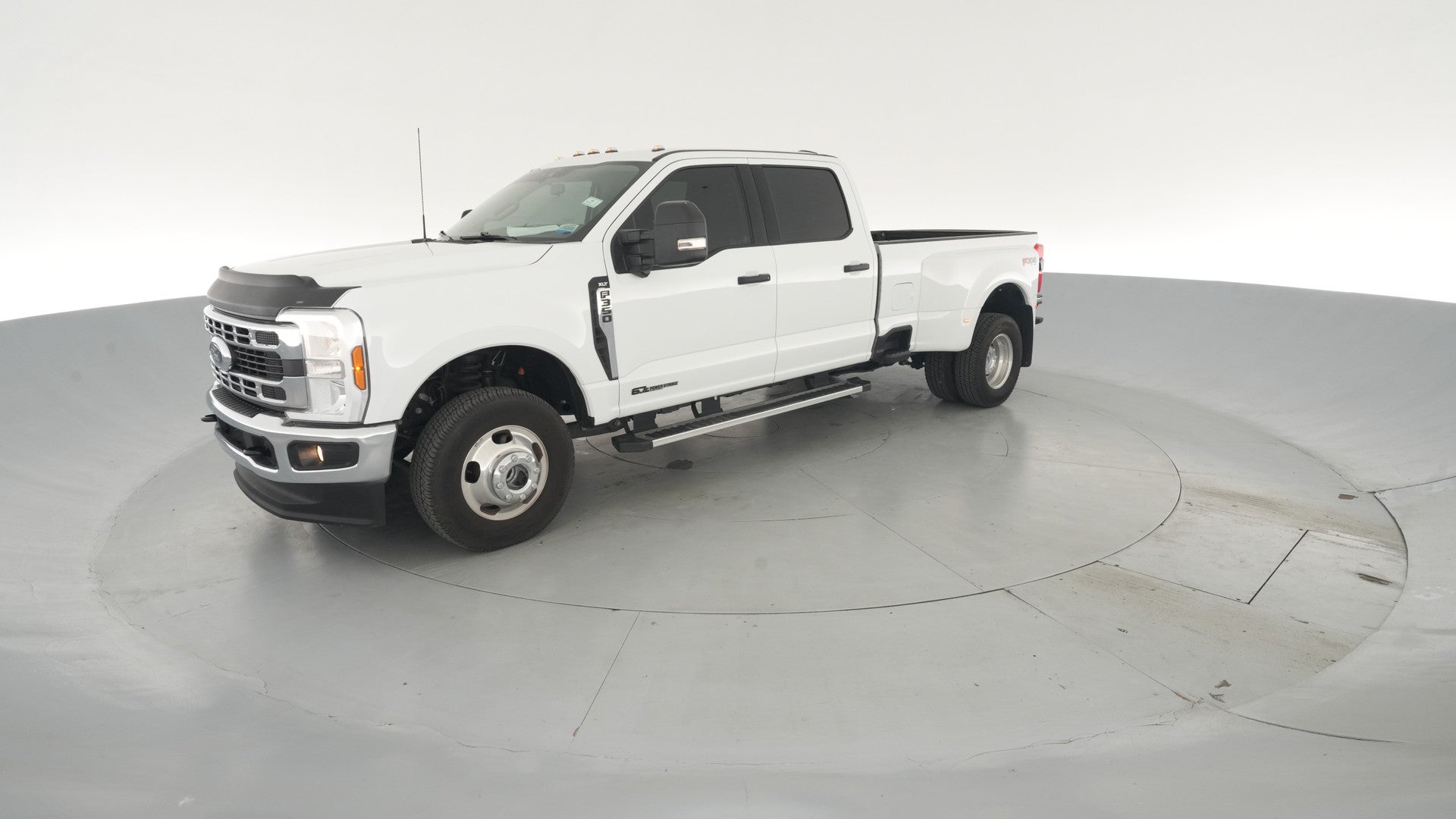 2025 Ford F350 Super Duty Crew Cab vehicle photo