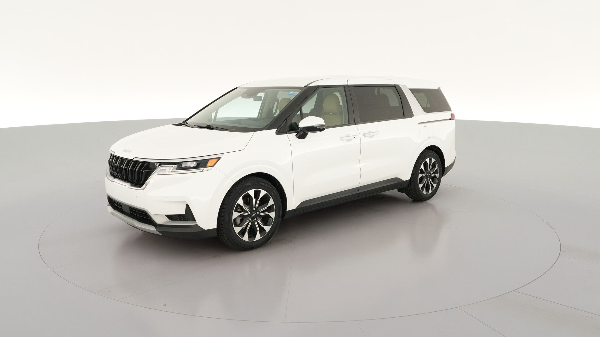 2024 Kia Carnival vehicle photo