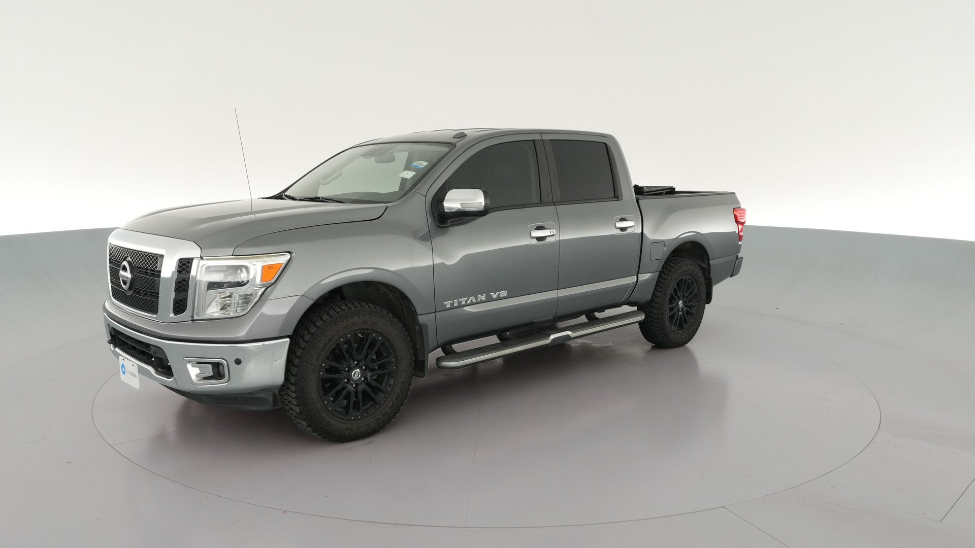2018 Nissan Titan Crew Cab vehicle photo