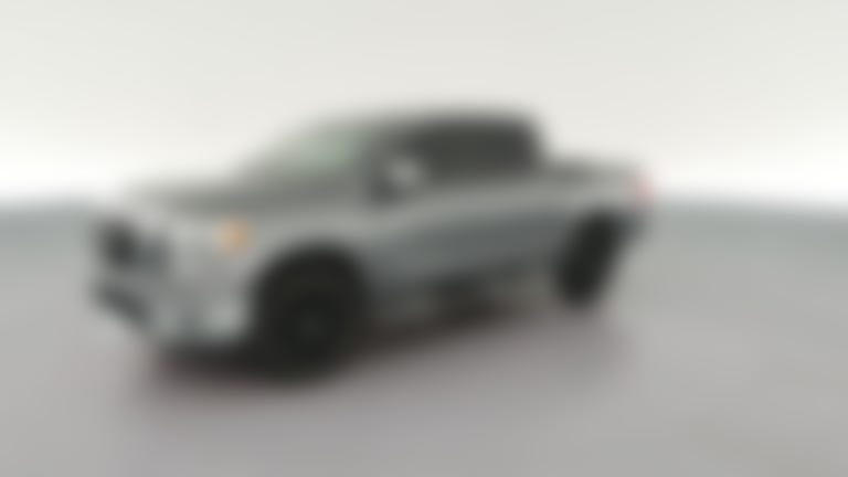 2018 Nissan Titan Crew Cab vehicle photo