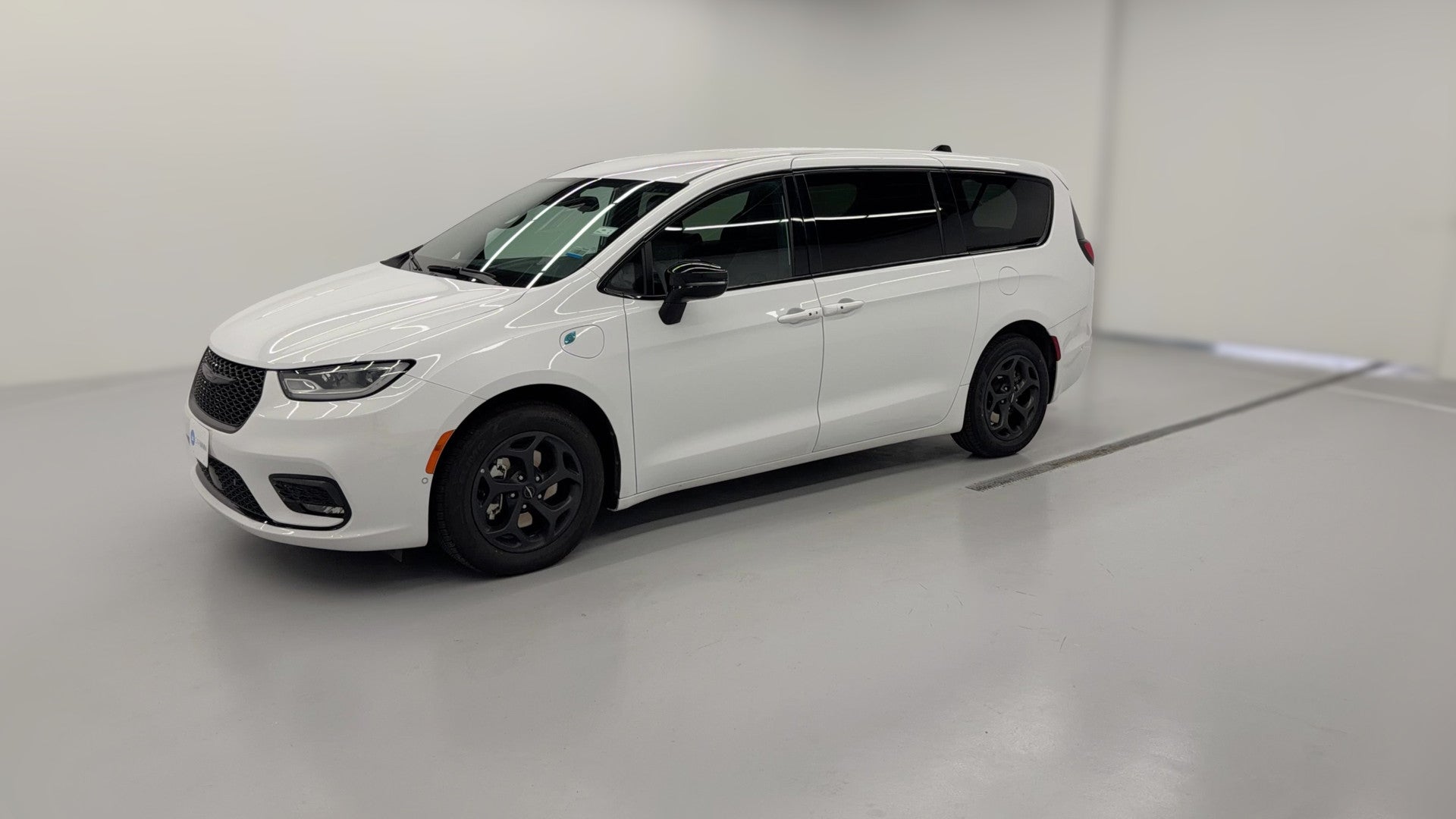 2024 Chrysler Pacifica Hybrid vehicle photo