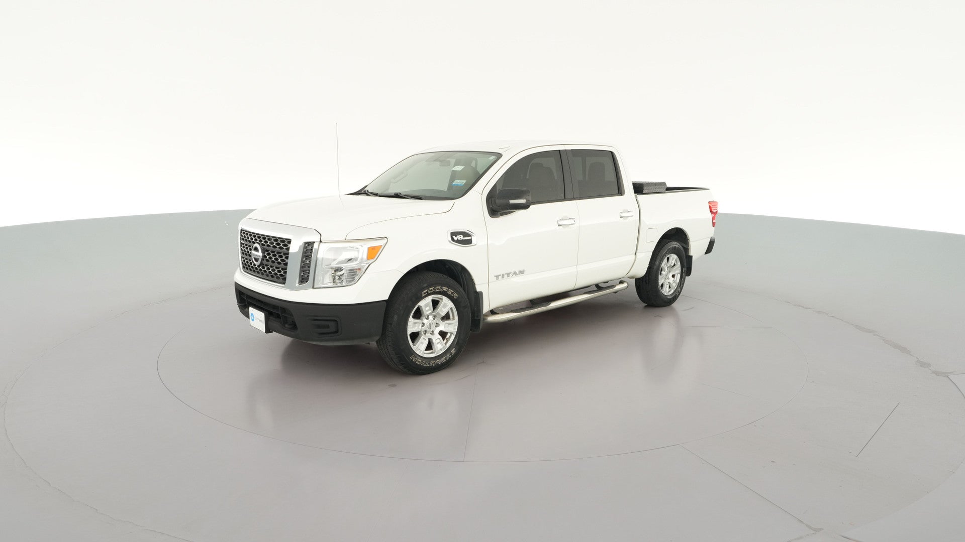 2017 Nissan Titan Crew Cab vehicle photo
