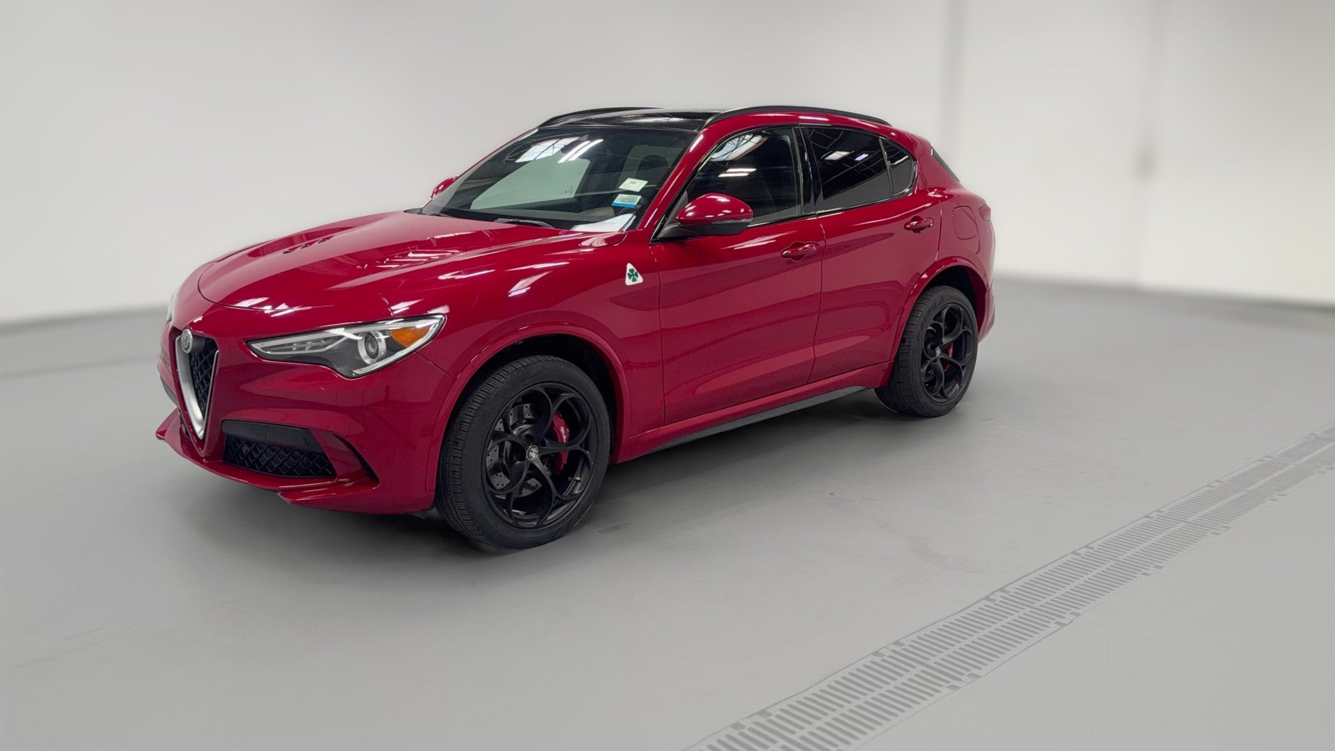 2018 Alfa Romeo Stelvio vehicle photo