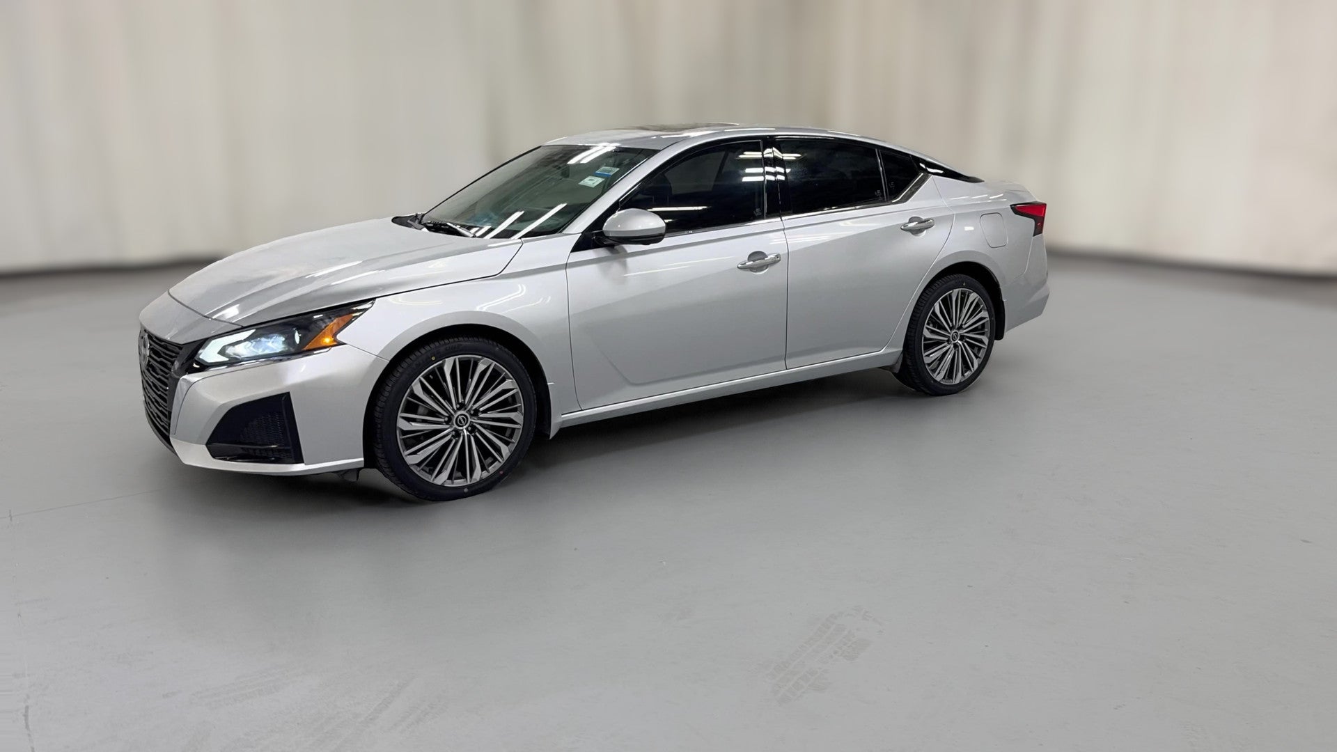 2023 Nissan Altima vehicle photo