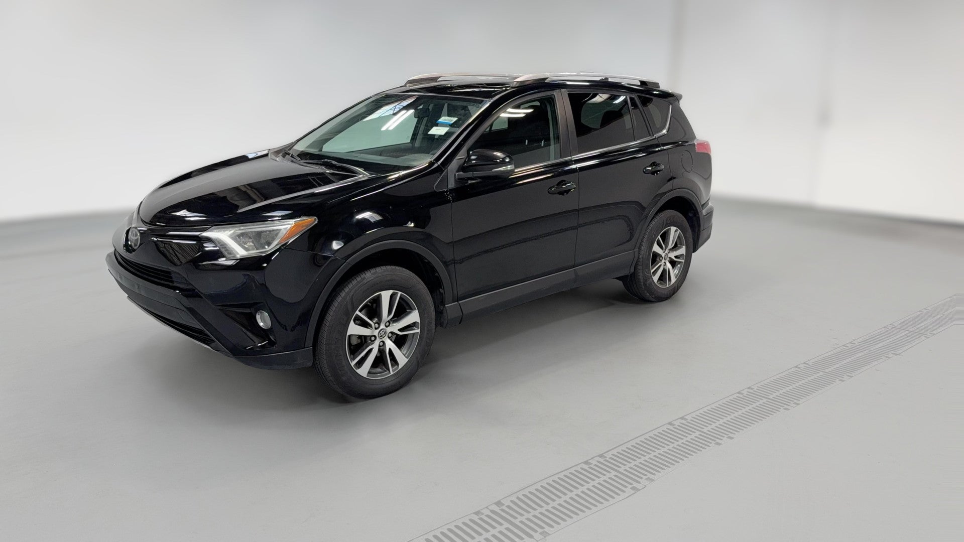 2018 Toyota RAV4 vehicle photo