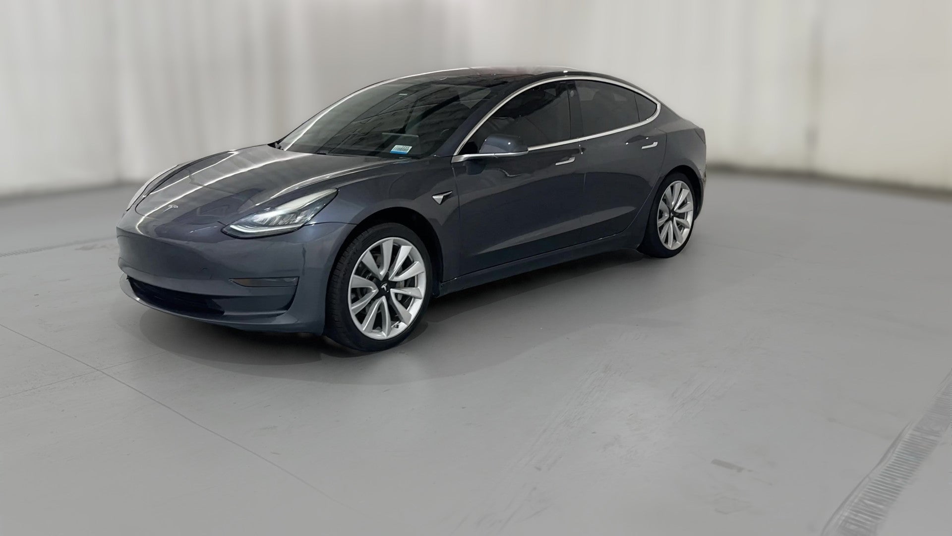 2018 Tesla Model 3 vehicle photo