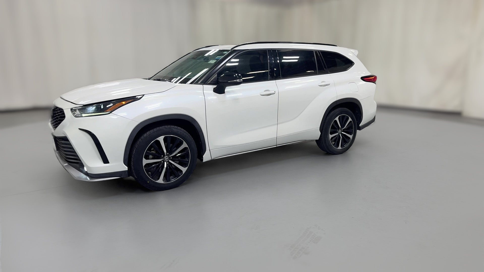 2021 Toyota Highlander vehicle photo