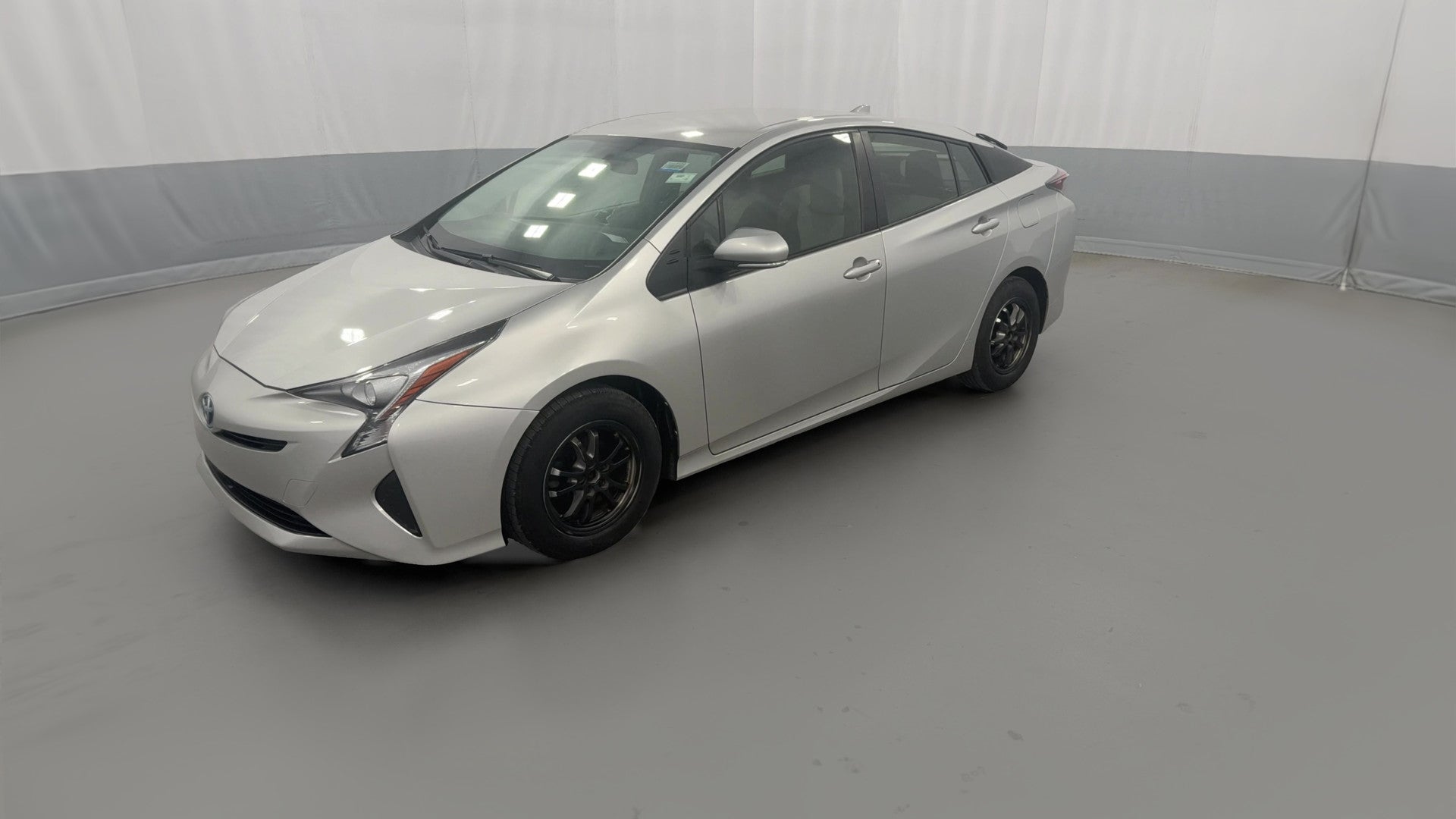 2016 Toyota Prius vehicle photo
