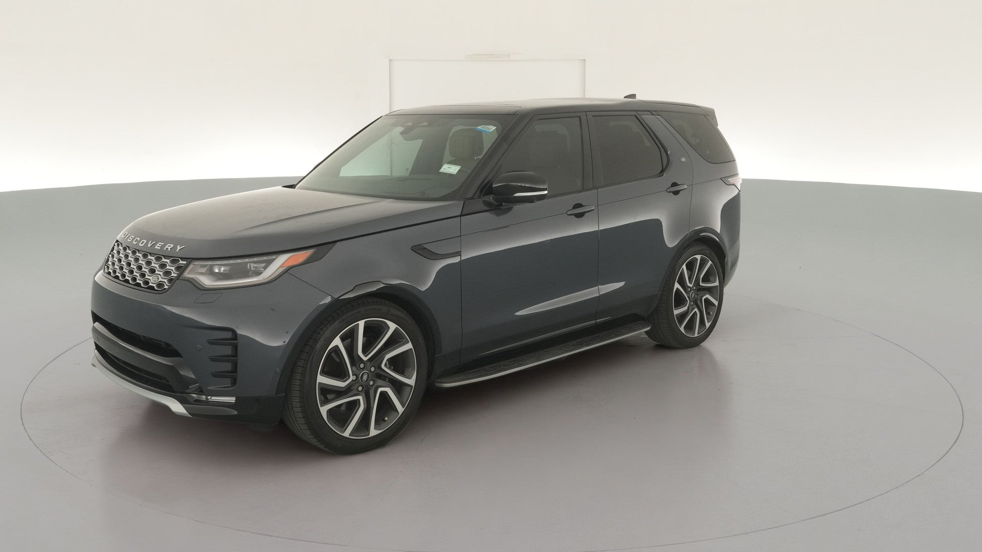 2024 Land Rover Discovery vehicle photo