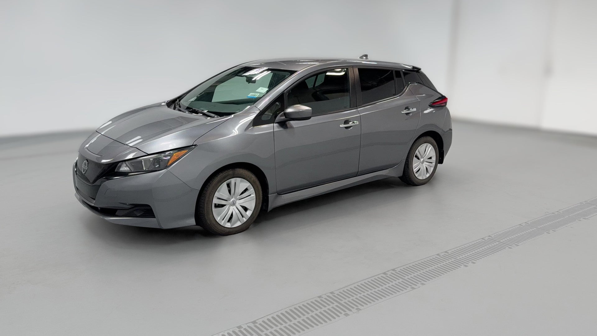 2023 Nissan LEAF vehicle photo