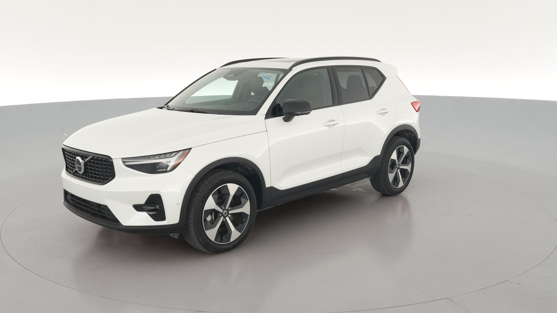 2026 Volvo XC40 vehicle photo
