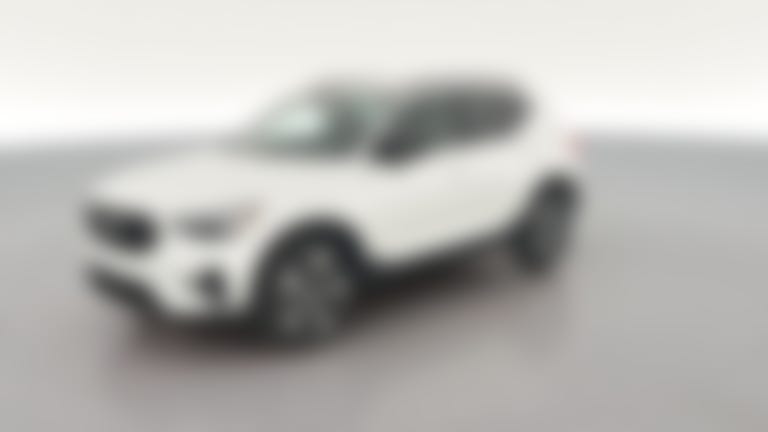 2026 Volvo XC40 vehicle photo