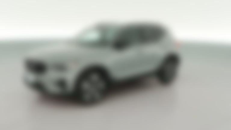 2026 Volvo XC40 vehicle photo