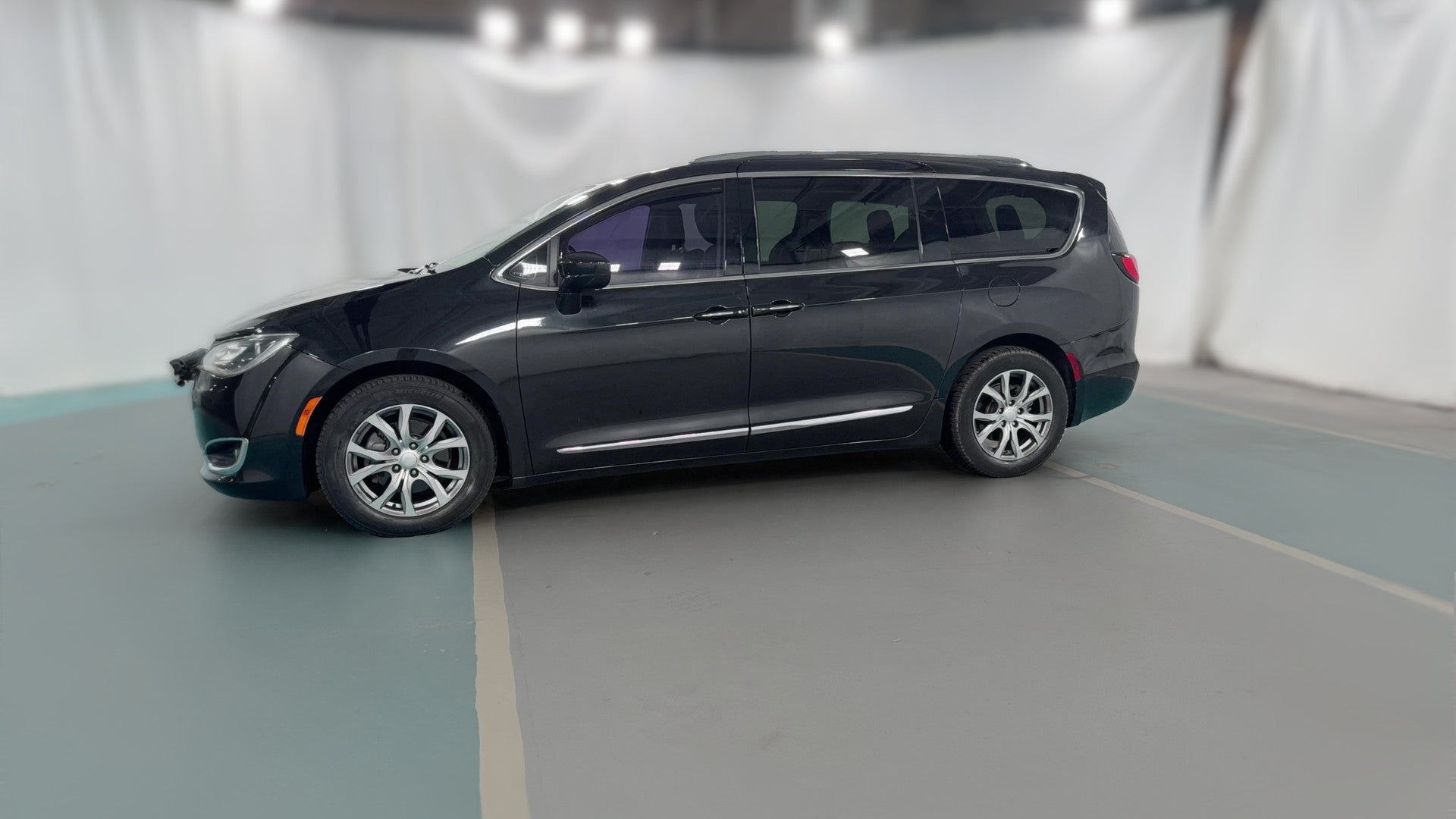 2017 Chrysler Pacifica vehicle photo