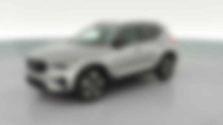 2026 Volvo XC40 vehicle photo