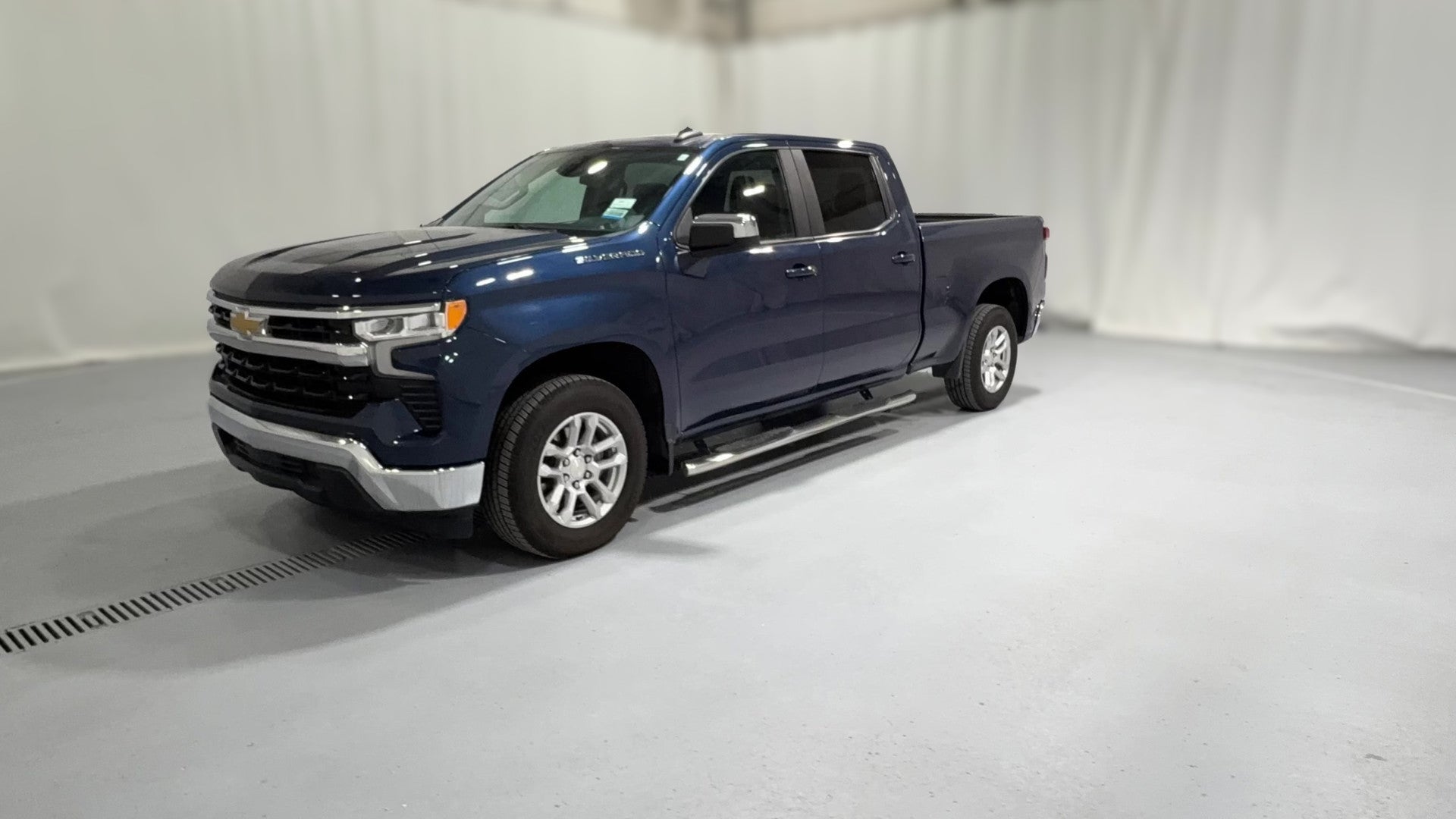 2023 Chevrolet Silverado 1500 Crew Cab vehicle photo