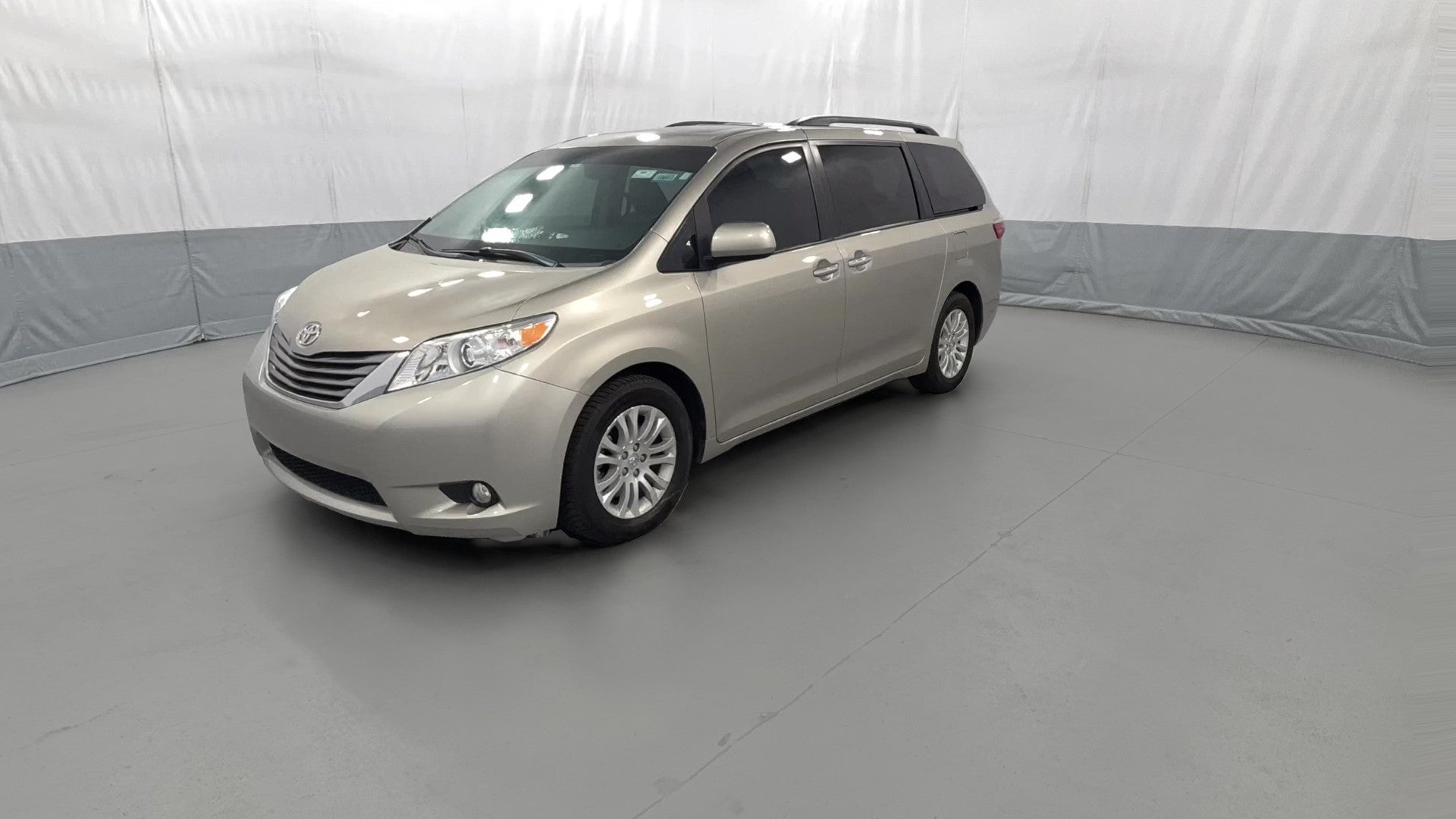 2017 Toyota Sienna vehicle photo