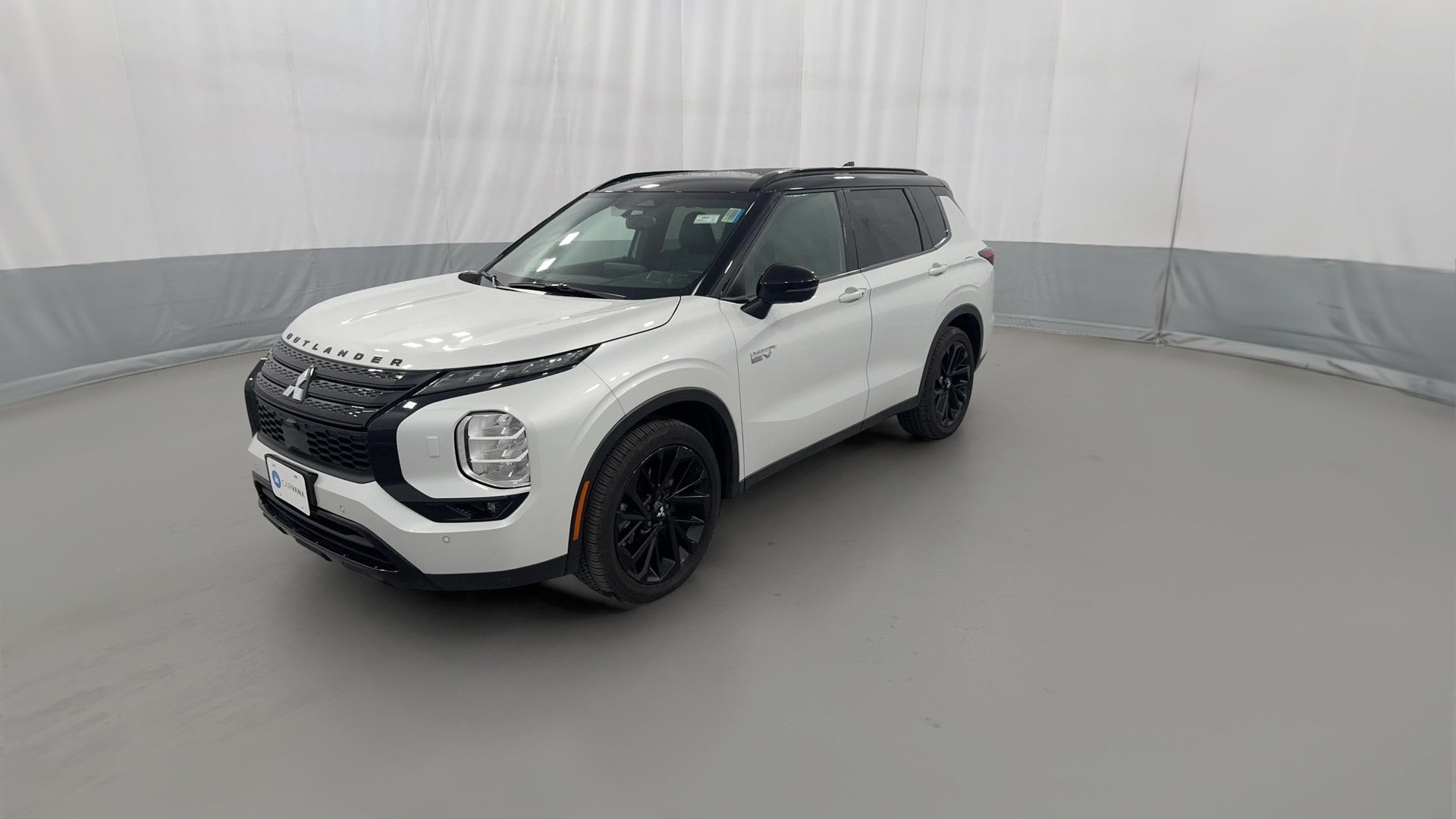 2025 Mitsubishi Outlander PHEV vehicle photo