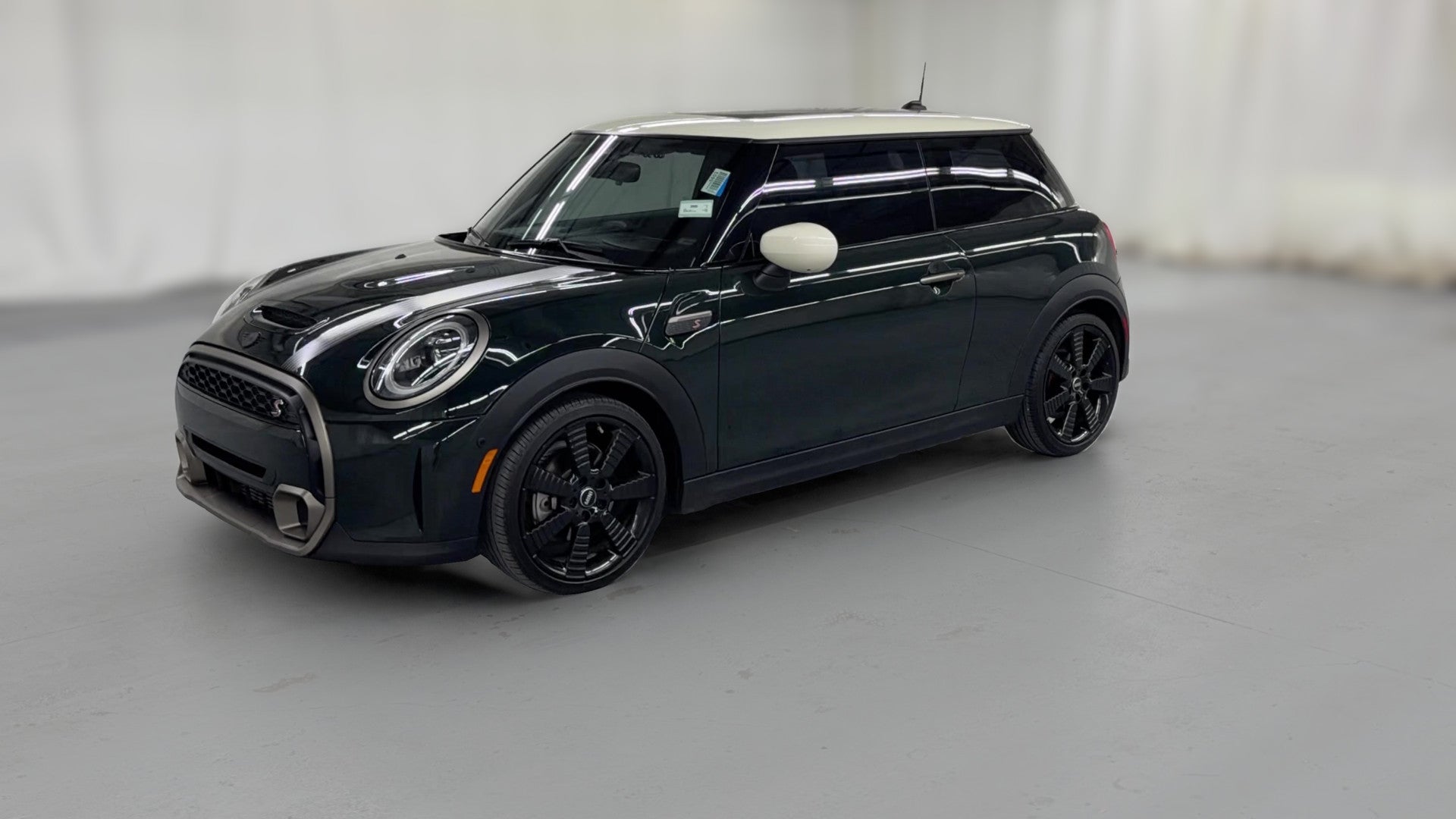 2023 MINI Hardtop 2 Door vehicle photo
