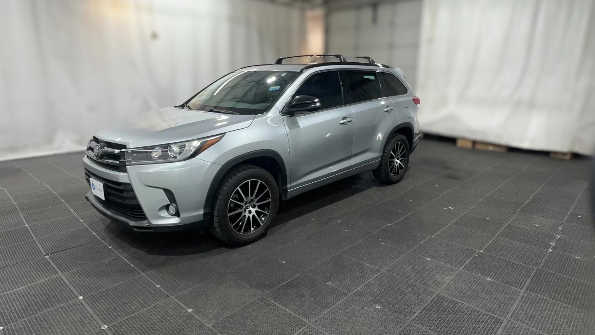 2017 Toyota Highlander vehicle photo