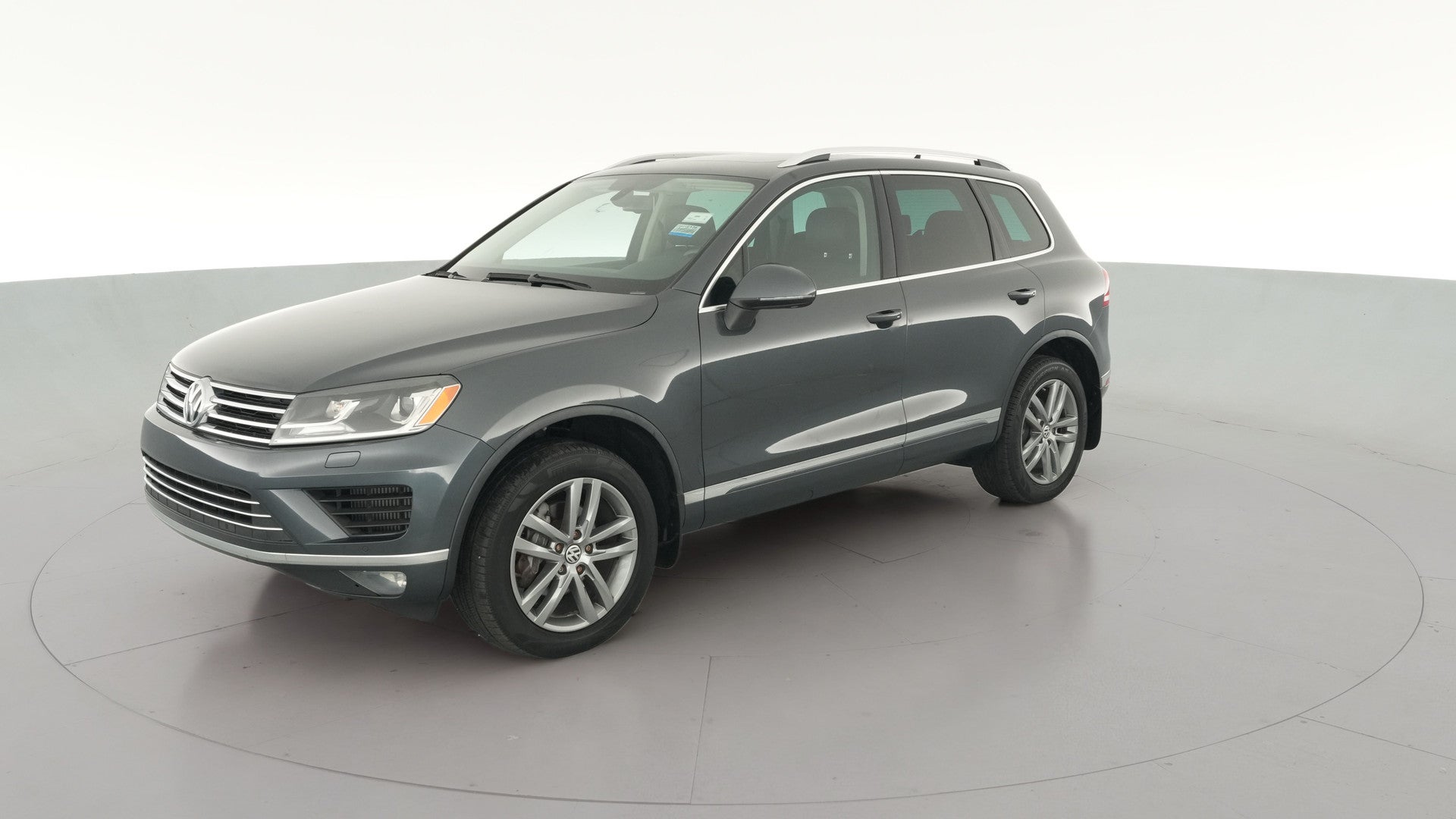 2015 Volkswagen Touareg vehicle photo