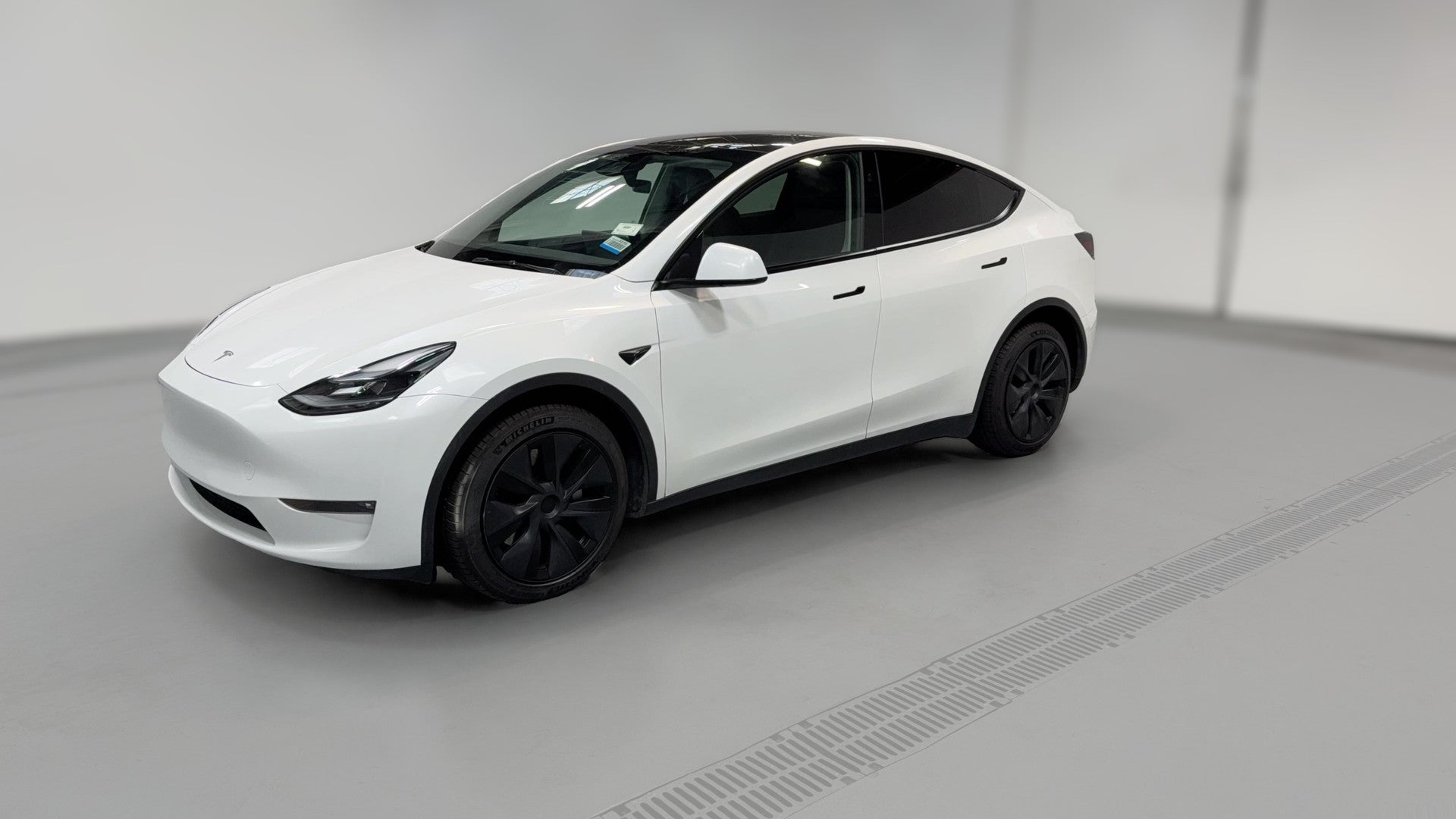 2025 Tesla Model Y vehicle photo