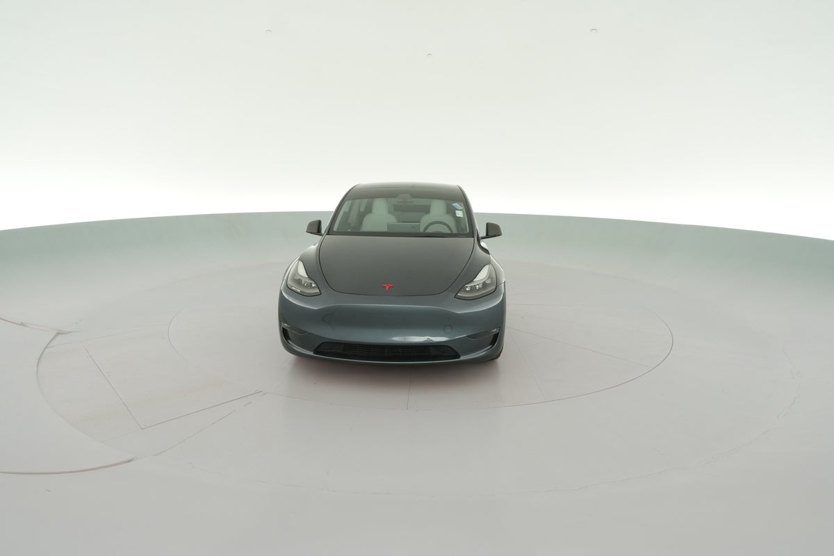 2022 Tesla Model Y Performance All-Wheel Drive in Midnight Silver Metallic — 360° view 1